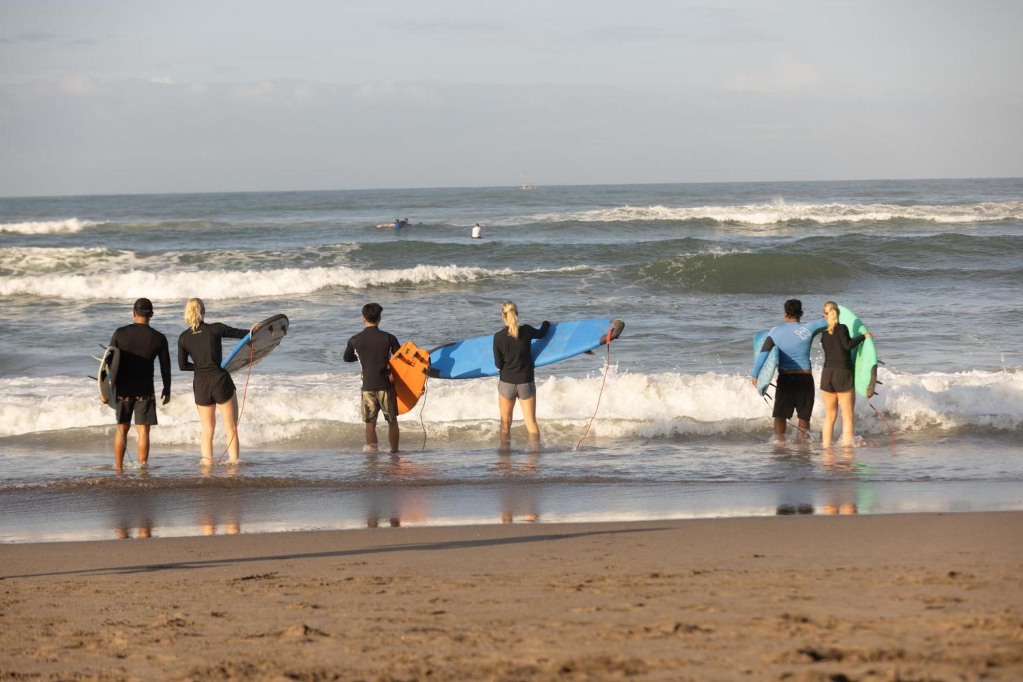 Zentiga Surf Hostel ชังกู ภายนอก รูปภาพ